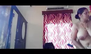ویدئوی پورنو - او کانال فیلم سکسی تلگرام گرم و امتداد پاهای جلوی معشوق خود.